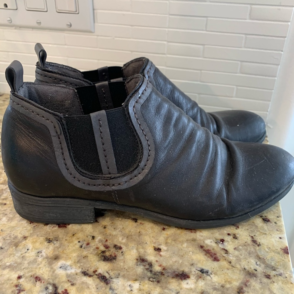 “Miz Mooz” booties